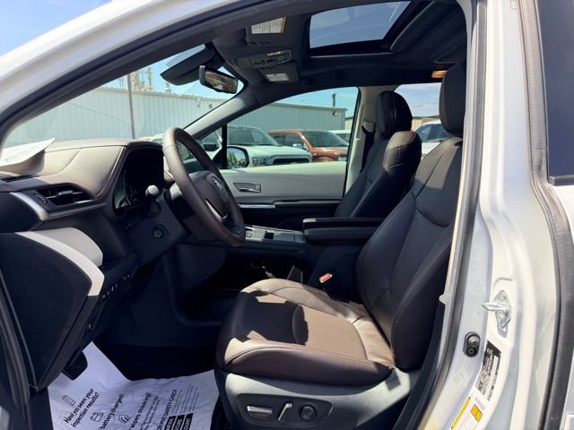 Used 2024 Toyota Sienna Platinum AWD/4WD image 17