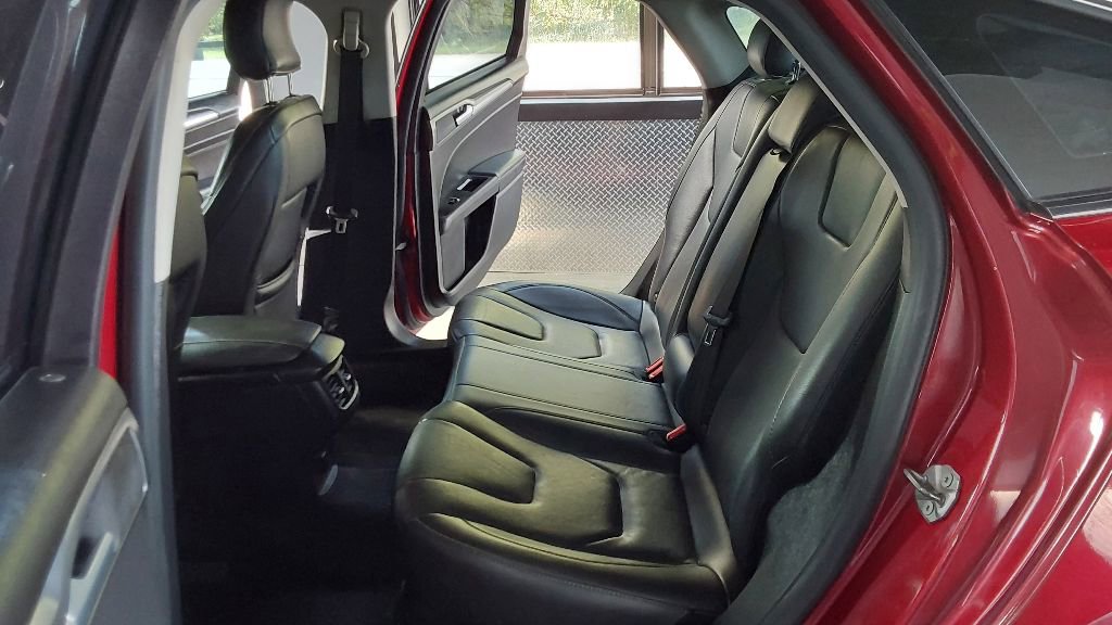 Used 2016 Ford Fusion Titanium FWD image 17