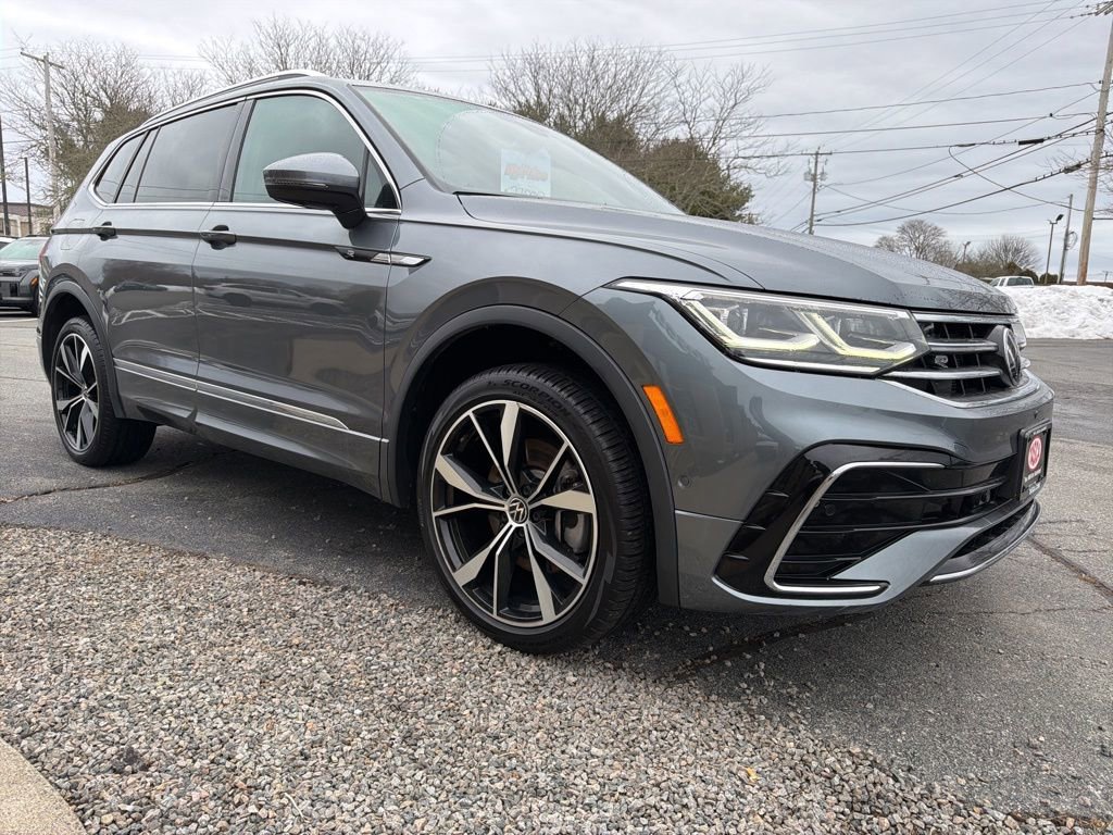 Used 2022 Volkswagen Tiguan SEL R-Line image 3