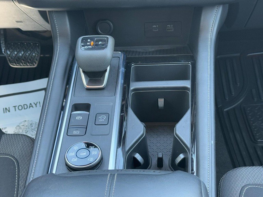 Used 2023 Nissan Pathfinder SV AWD/4WD image 18