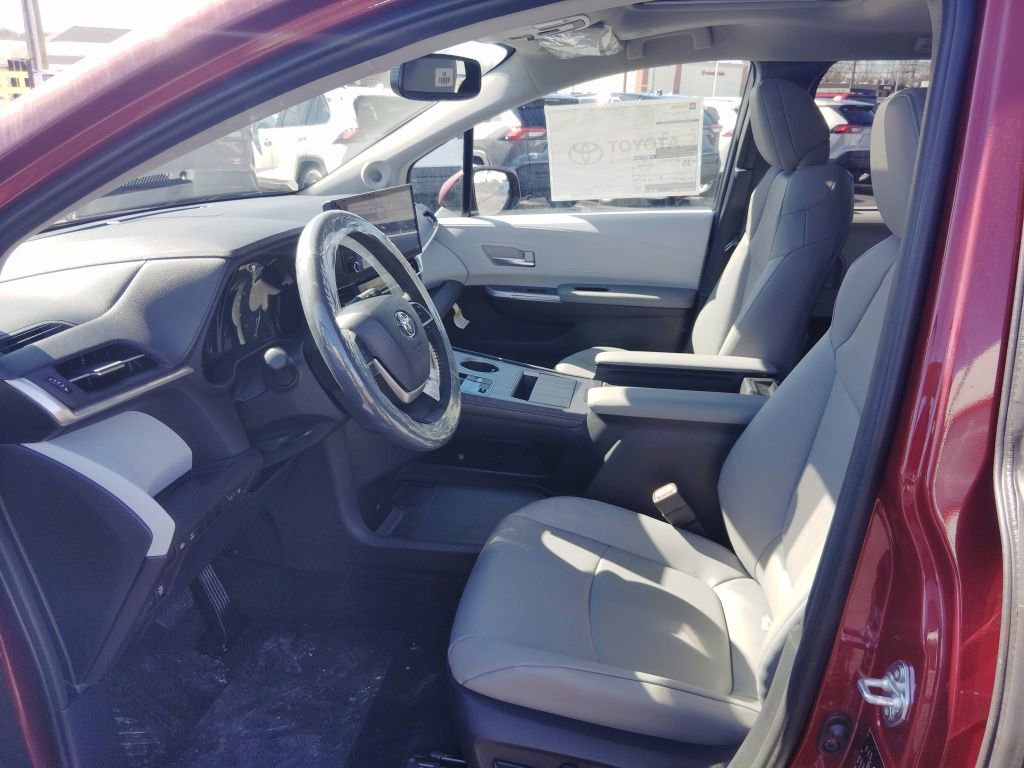 New 2026 Toyota Sienna XLE image 7