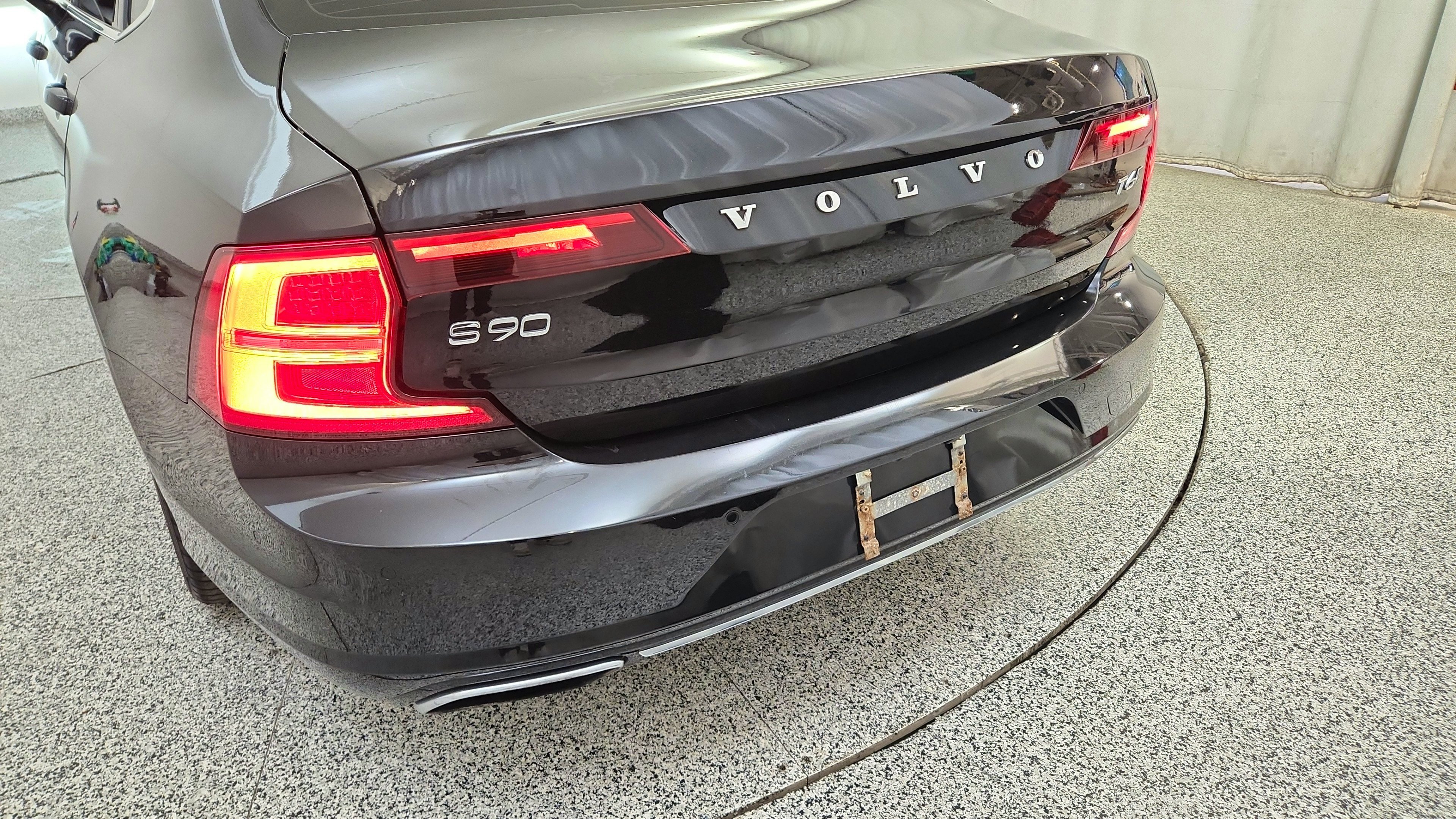 Used 2020 Volvo S90 T6 Momentum AWD/4WD image 23