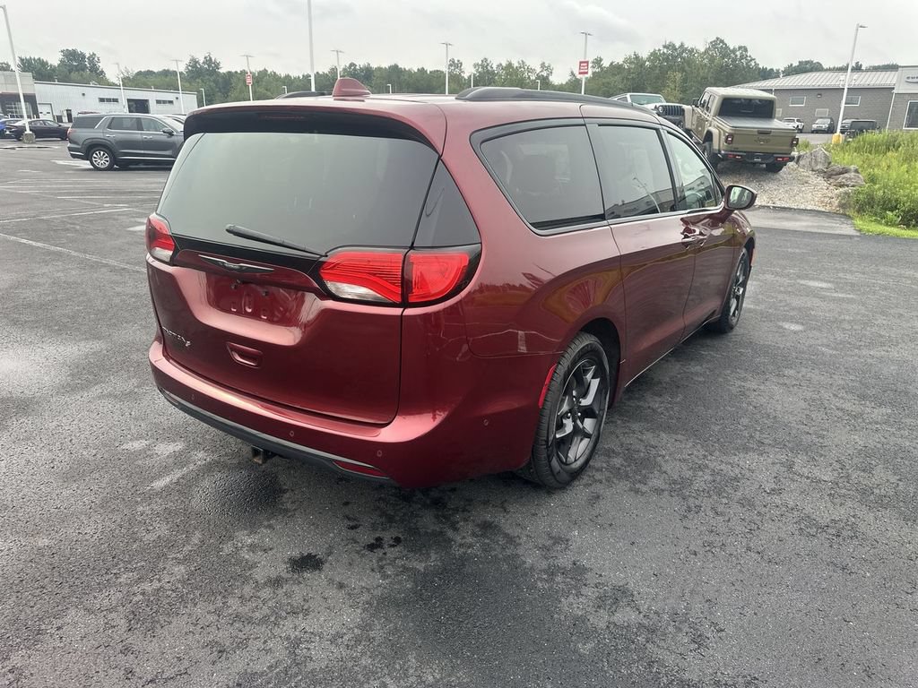 Used 2020 Chrysler Pacifica Touring-L Plus w/ Advanced Safetytec Group FWD image 8