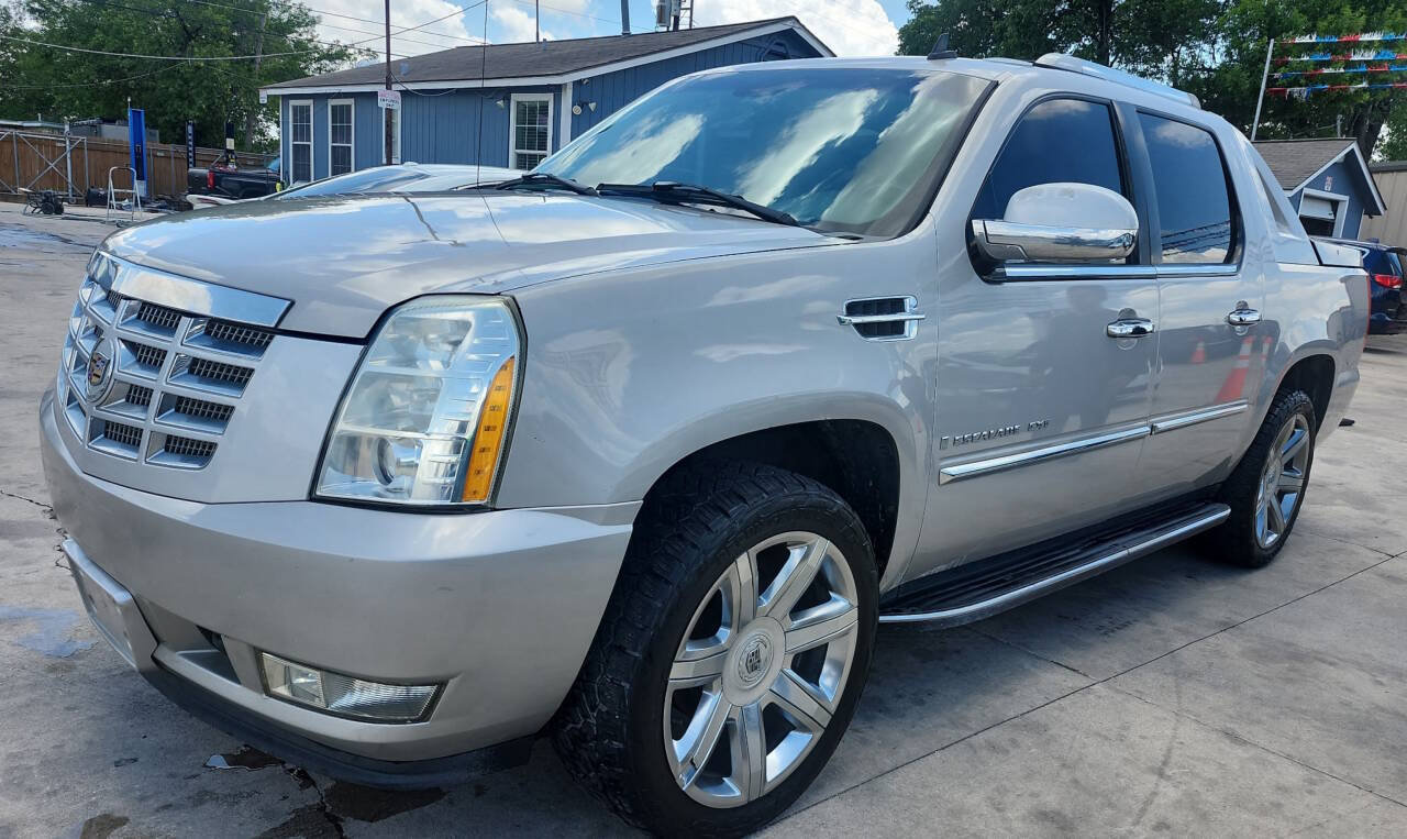 Used 2007 Cadillac Escalade EXT w/ Information Package AWD/4WD image 3