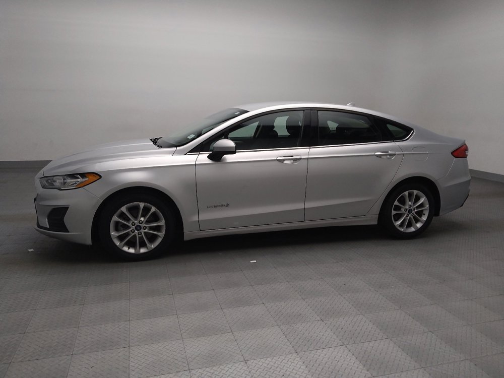Used 2019 Ford Fusion SE image 2