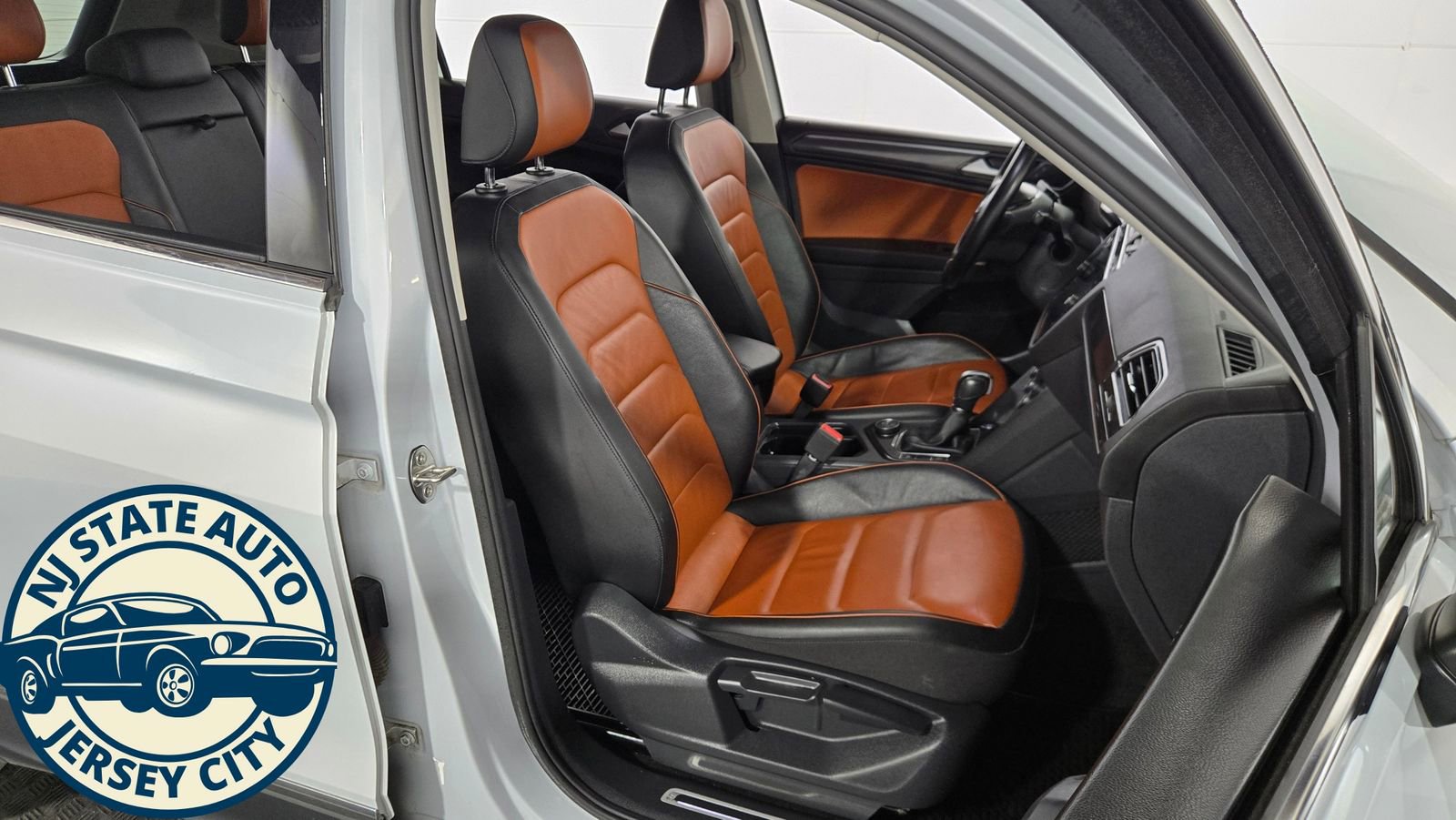 Used 2018 Volkswagen Tiguan SEL Premium image 38