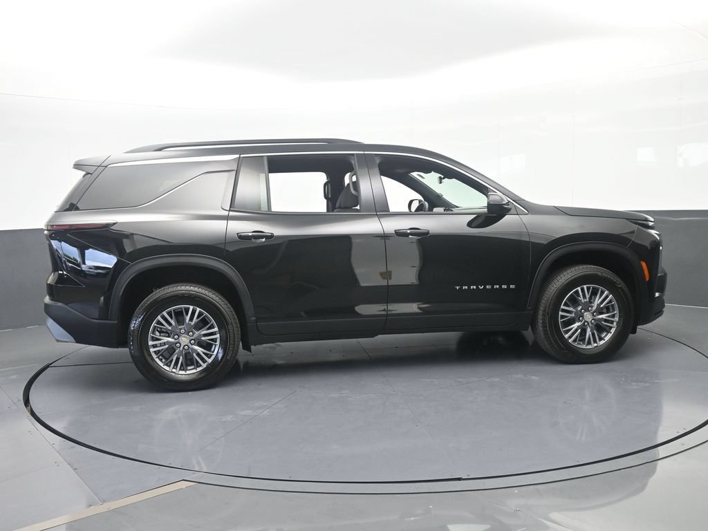 Used 2026 Chevrolet Traverse LT FWD image 7