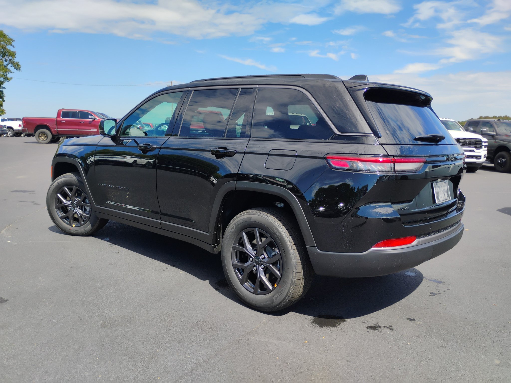 New 2027 Jeep Grand Cherokee Altitude AWD/4WD image 7