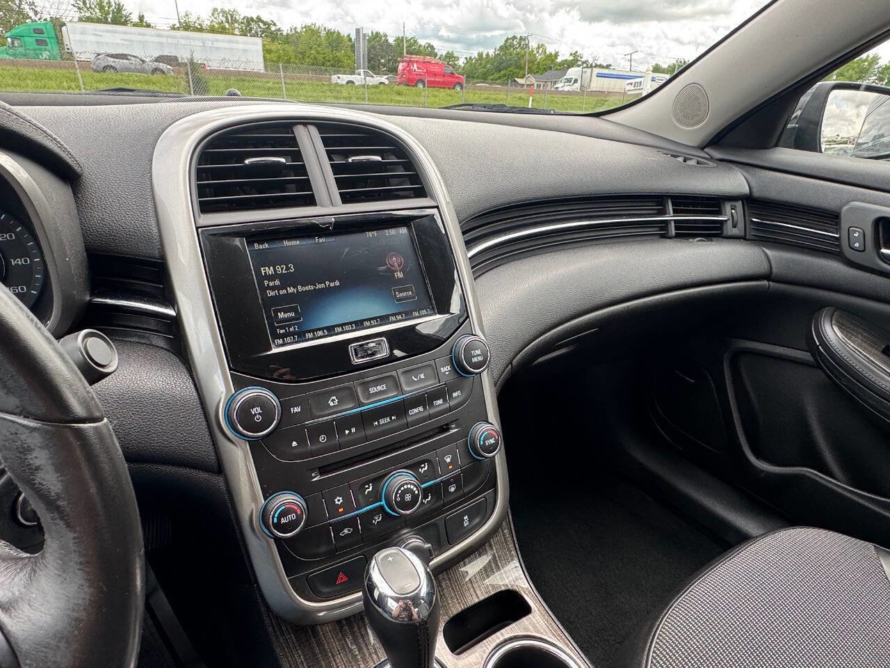 Used 2015 Chevrolet Malibu LT FWD image 12