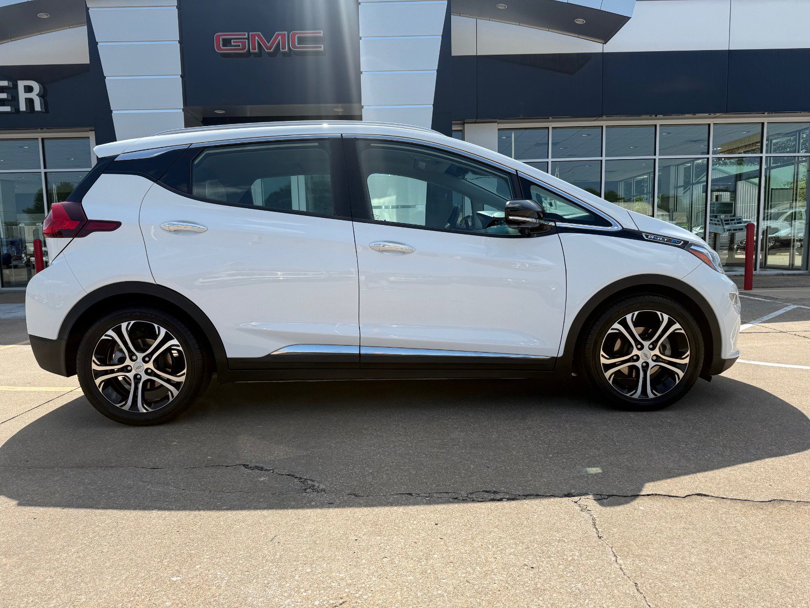 Used 2017 Chevrolet Bolt Premier w/ Driver Confidence II Package image 3