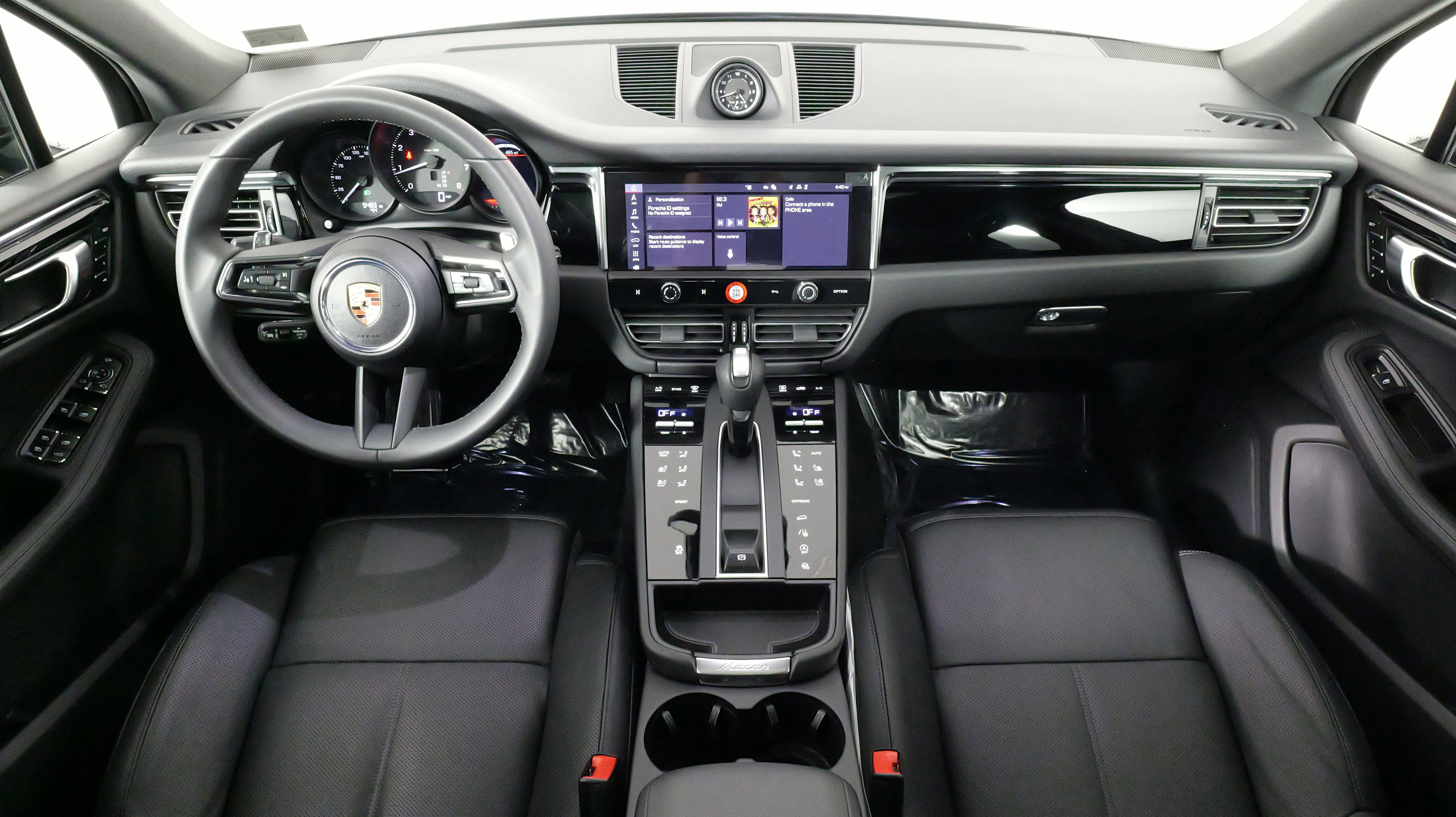 Used 2025 Porsche Macan image 42