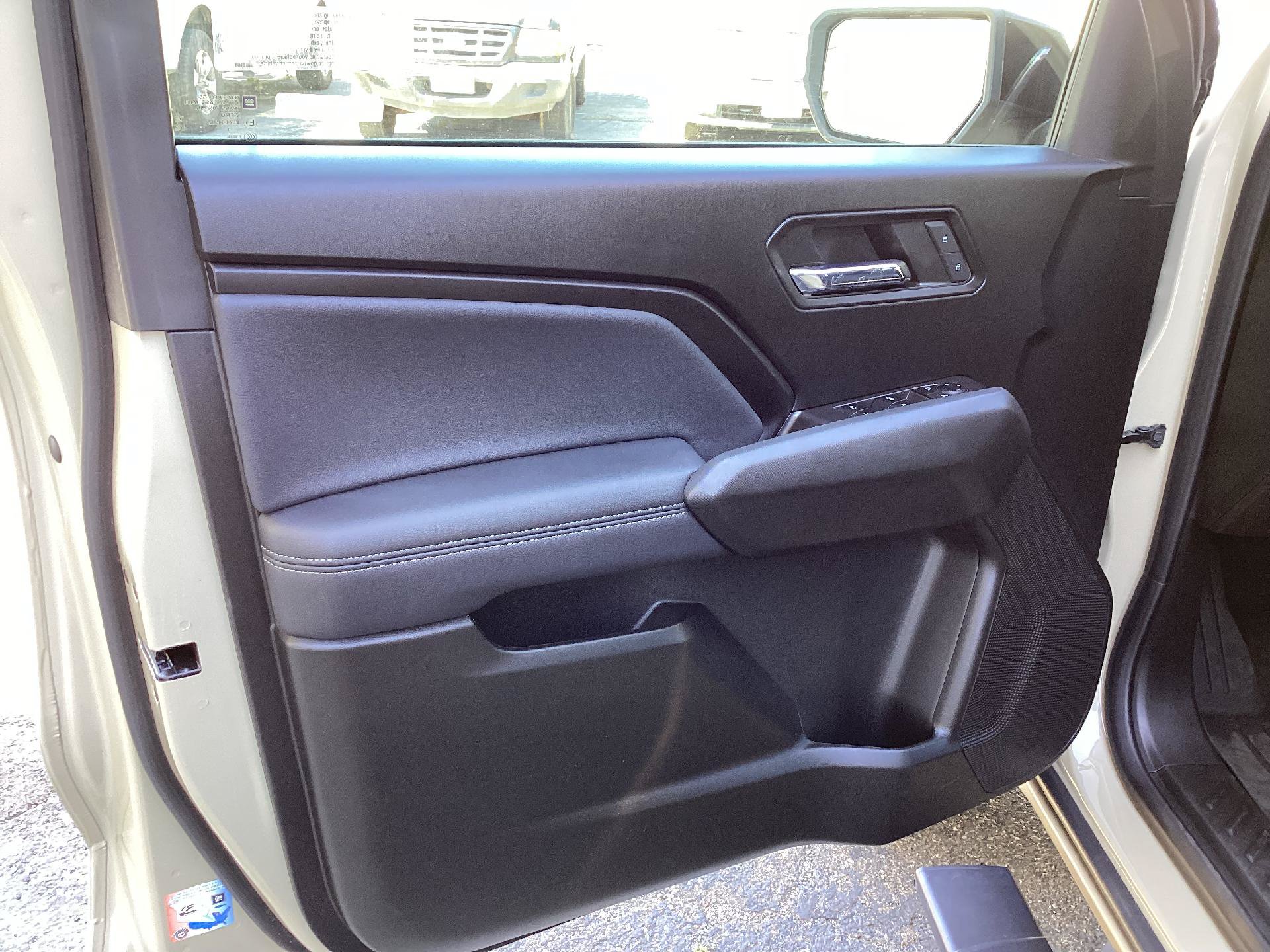 Used 2024 GMC Canyon Elevation w/ Elevation Premium Package AWD/4WD image 9