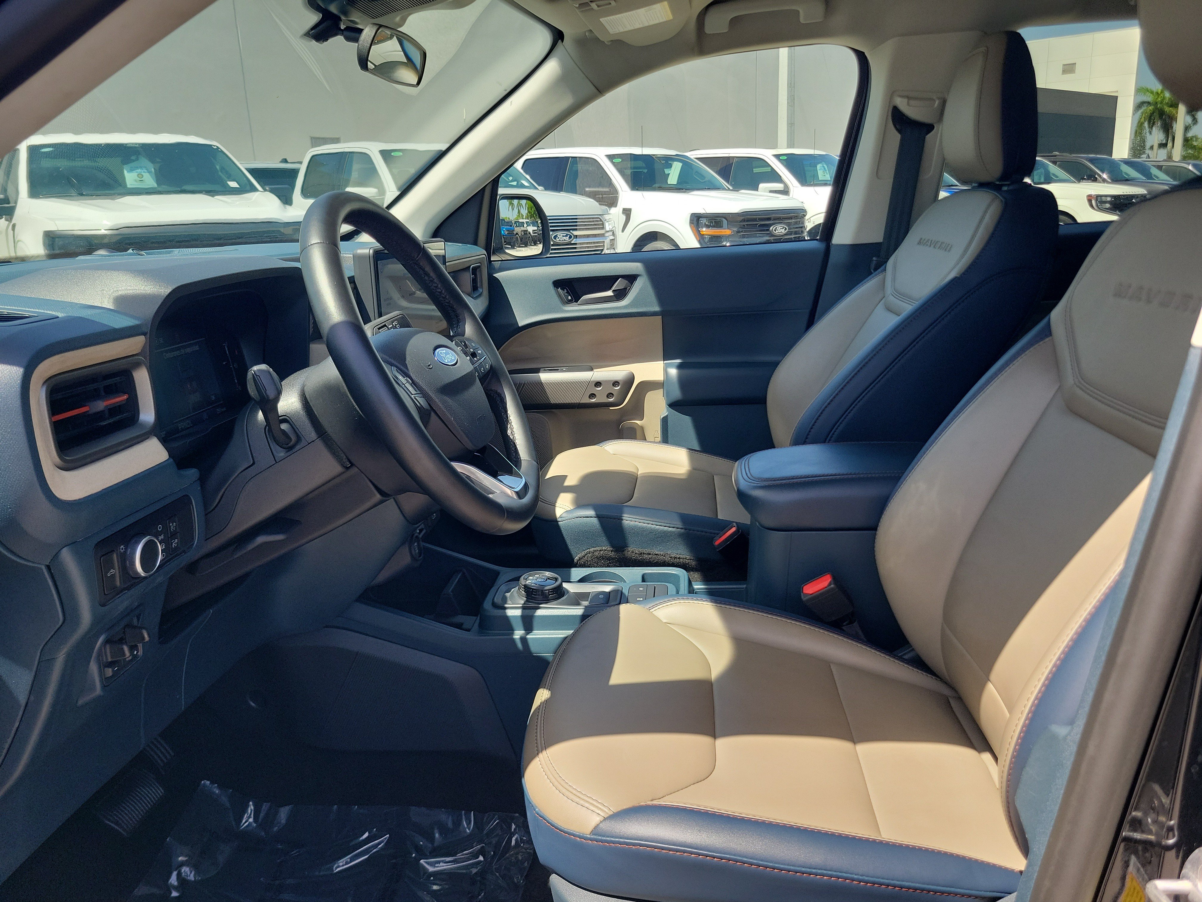 Used 2025 Ford Maverick Lariat w/ 4K Tow Package AWD/4WD image 11