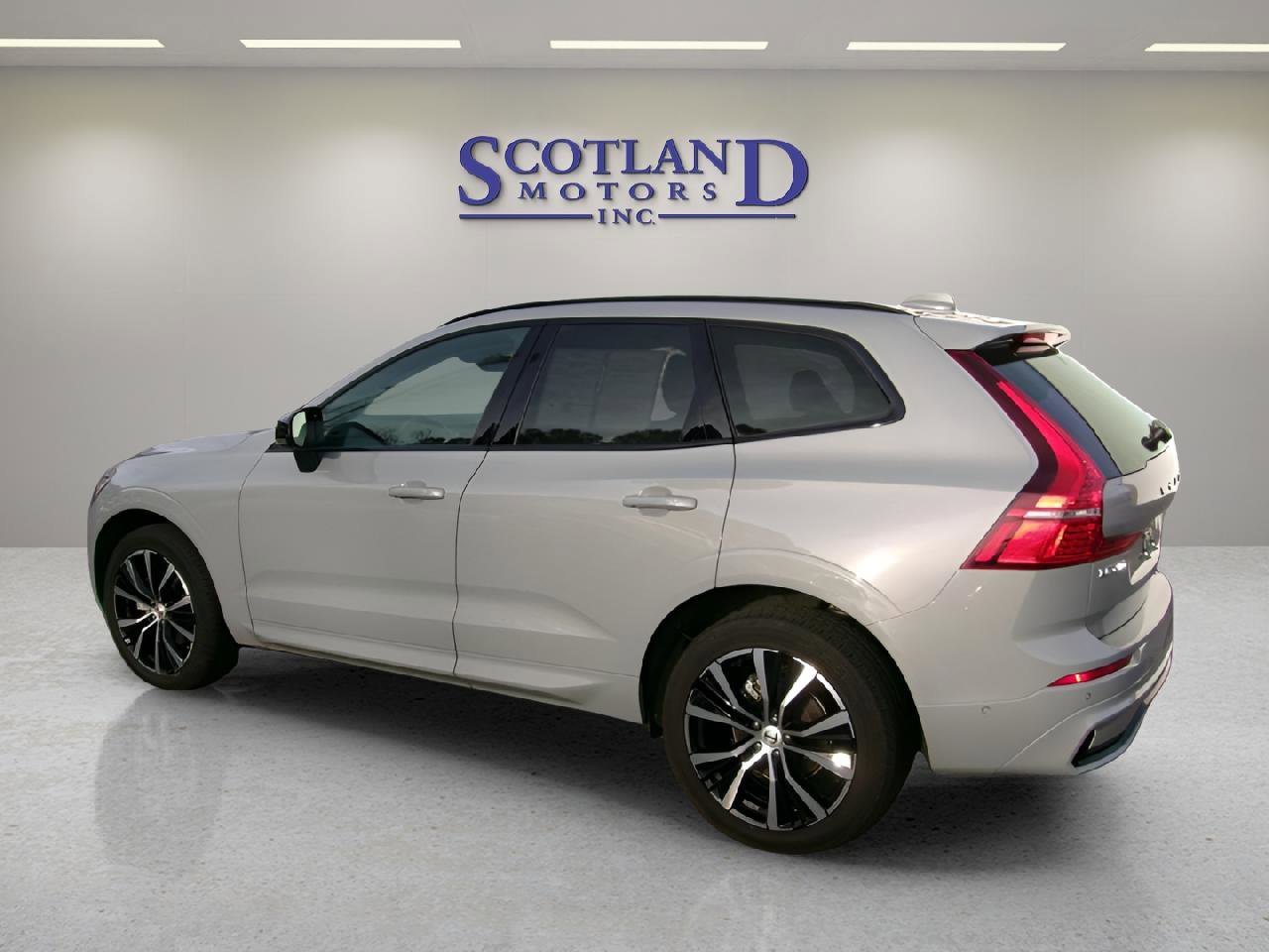 Used 2025 Volvo XC60 B5 Plus image 8