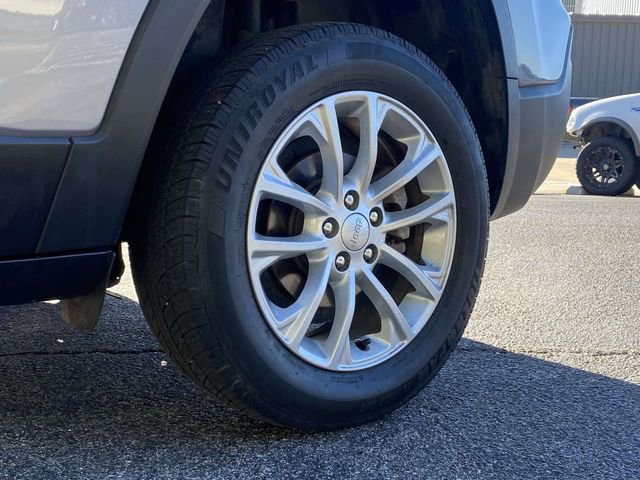 Used 2020 Jeep Cherokee Latitude image 11