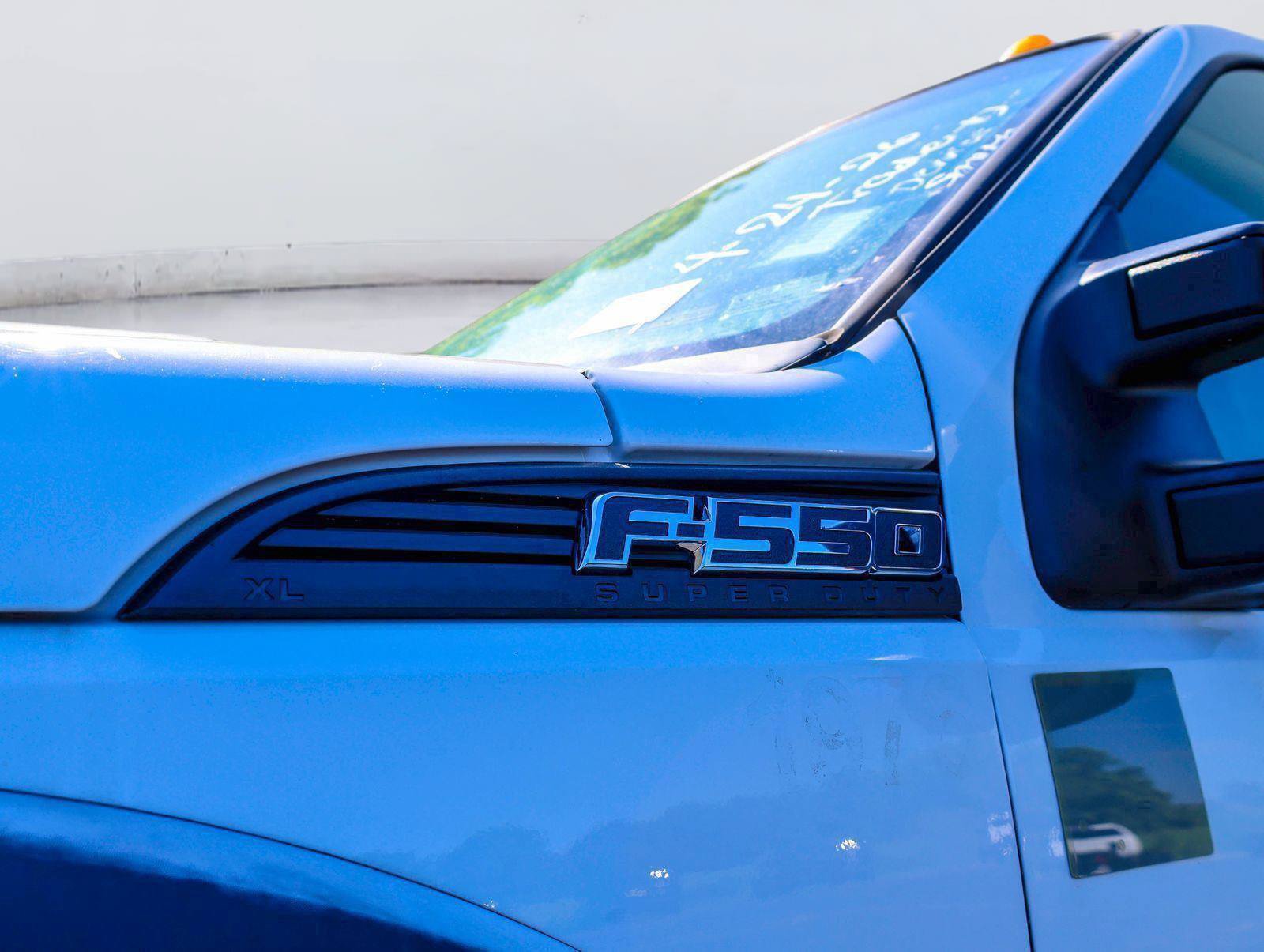Used 2015 Ford F550 Luxury RWD image 3