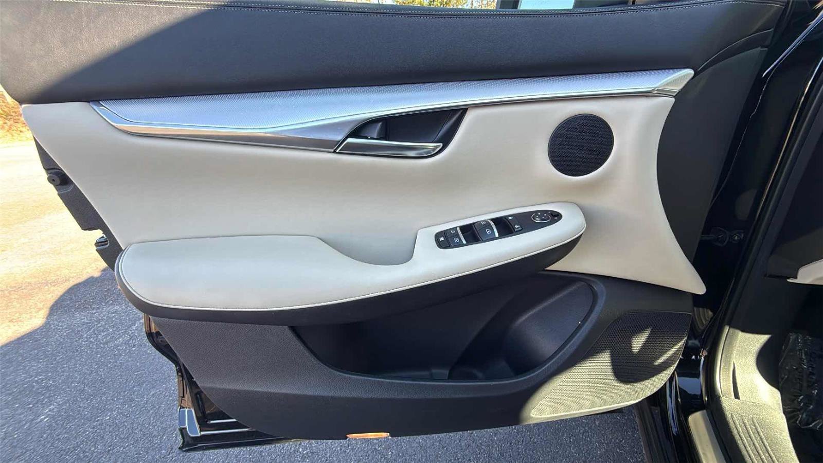 Used 2019 INFINITI QX50 Luxe w/ Navigation Package image 9