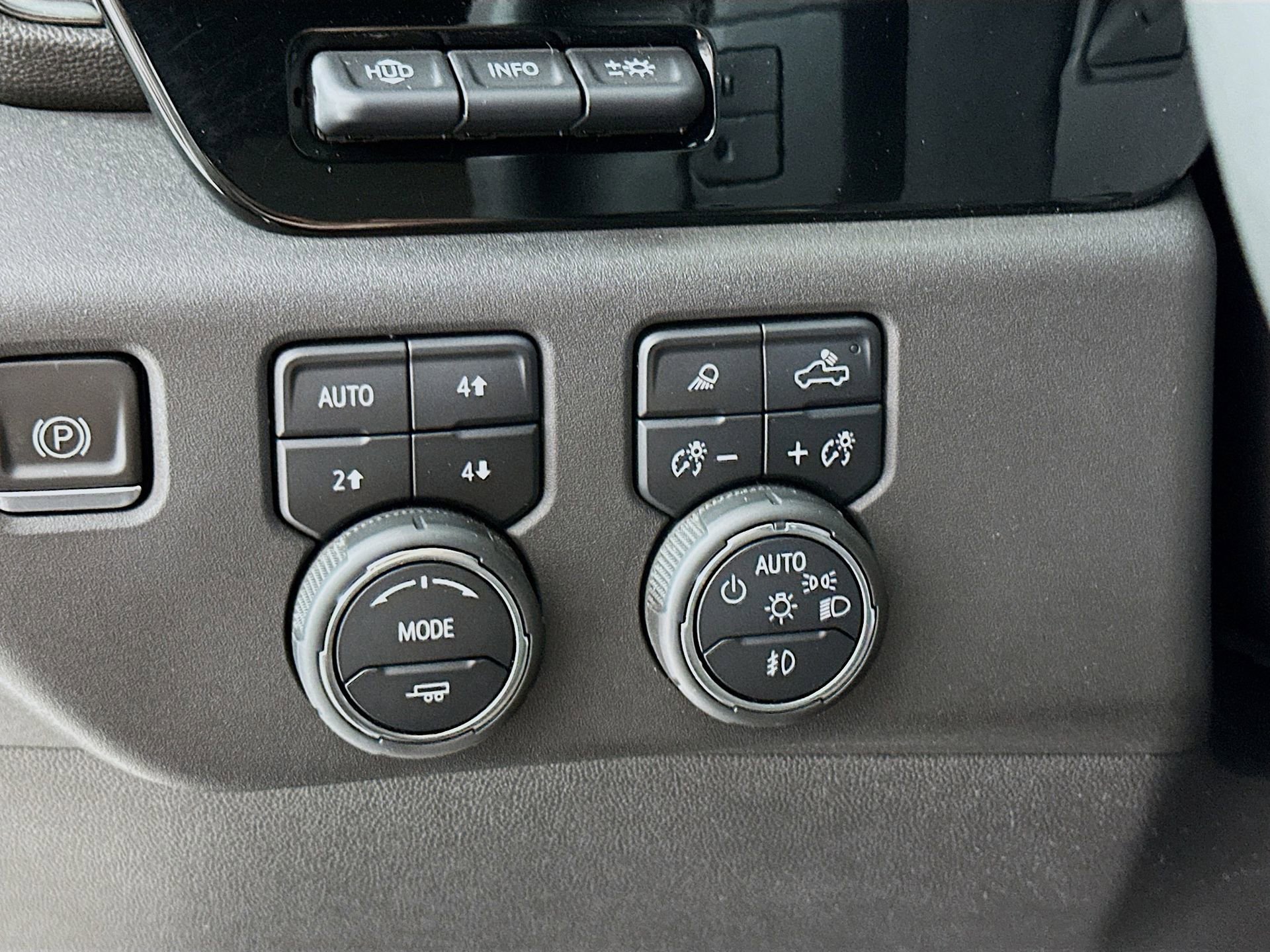 Used 2023 Chevrolet Silverado 1500 ZR2 w/ Technology Package image 11