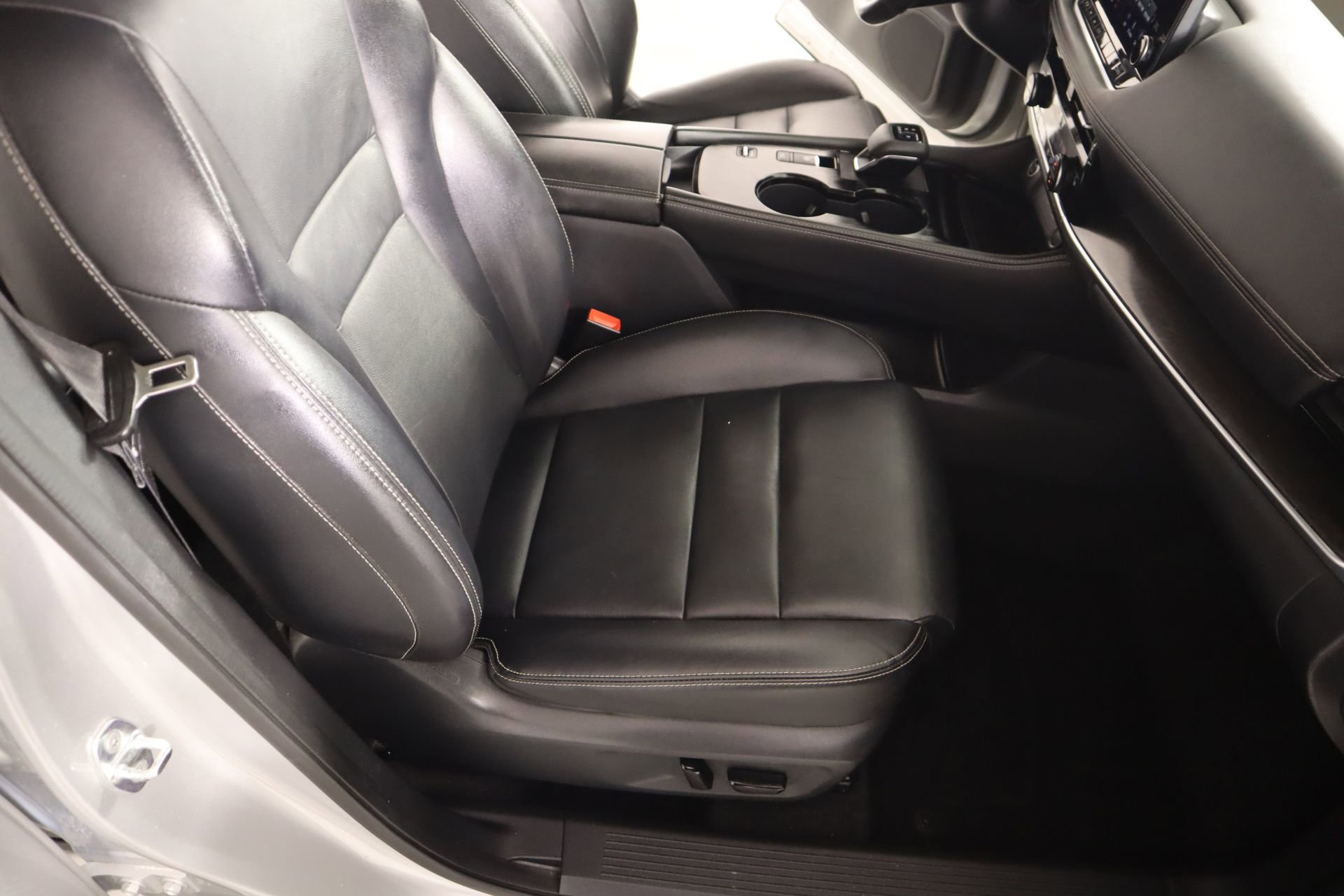 Used 2021 Nissan Rogue SL w/ Premium Package image 13