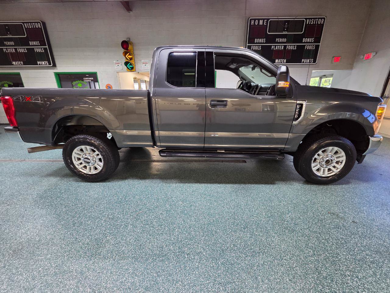Used 2018 Ford F250 XLT w/ XLT Value Package AWD/4WD image 12