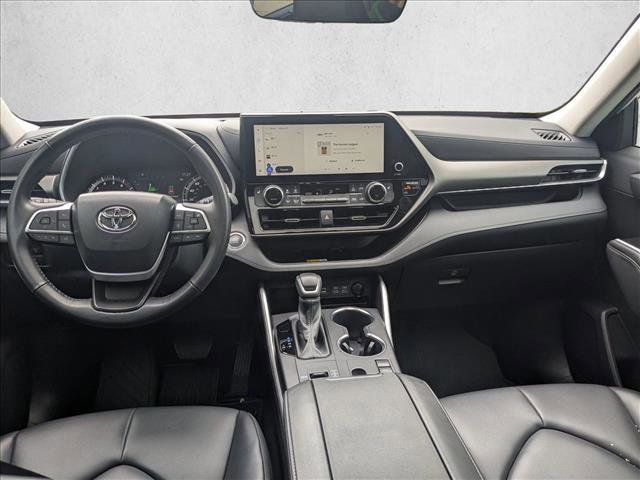Used 2023 Toyota Highlander XLE image 18