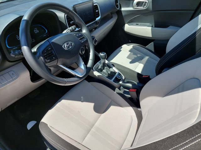 Used 2025 Hyundai Venue SEL FWD image 19