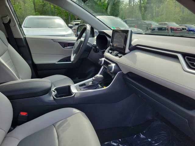Used 2025 Toyota RAV4 XLE Premium image 33
