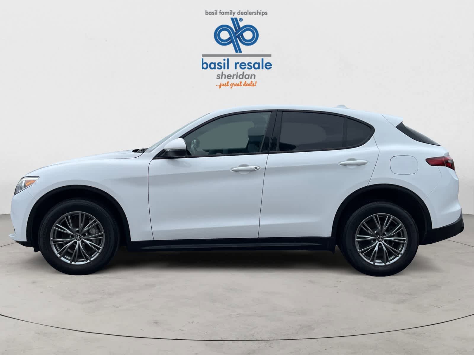 Used 2023 Alfa Romeo Stelvio Sprint AWD/4WD image 3