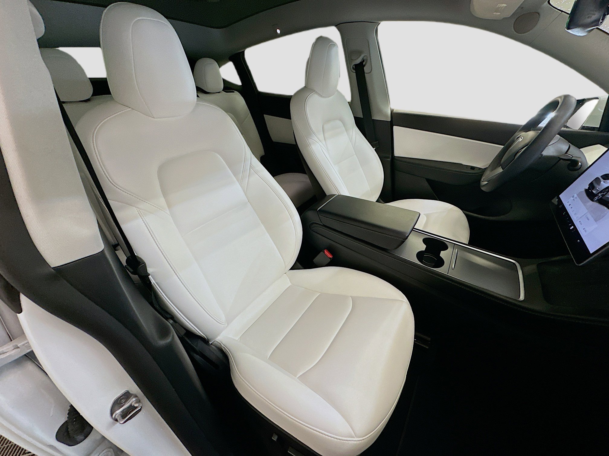 Used 2022 Tesla Model Y Long Range image 34