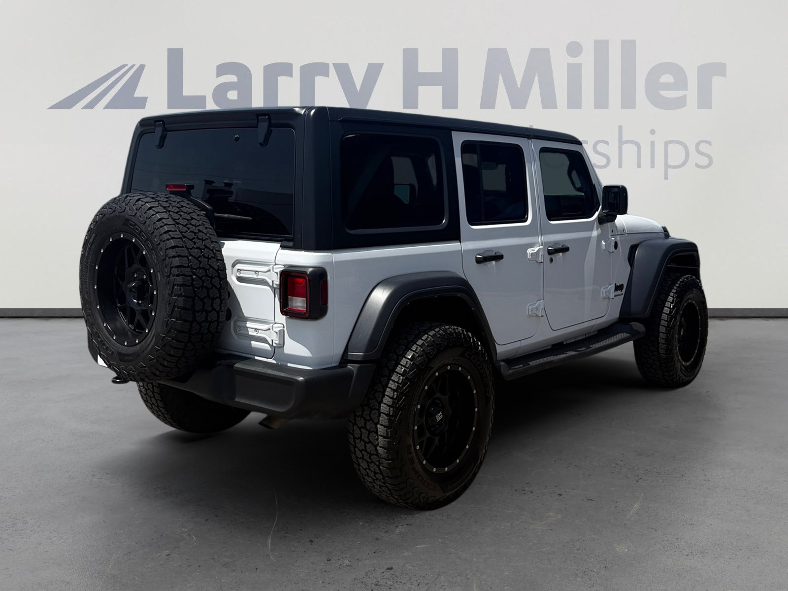 Used 2024 Jeep Wrangler Unlimited Sport AWD/4WD image 5