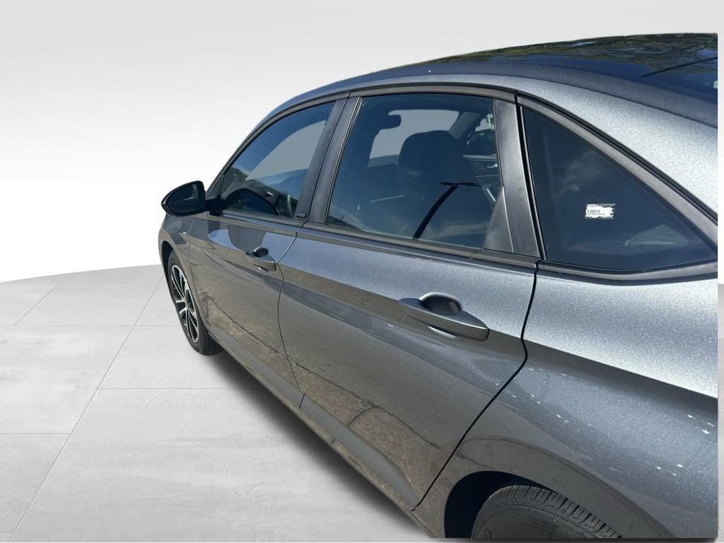 Used 2025 Volkswagen Jetta Sport image 29