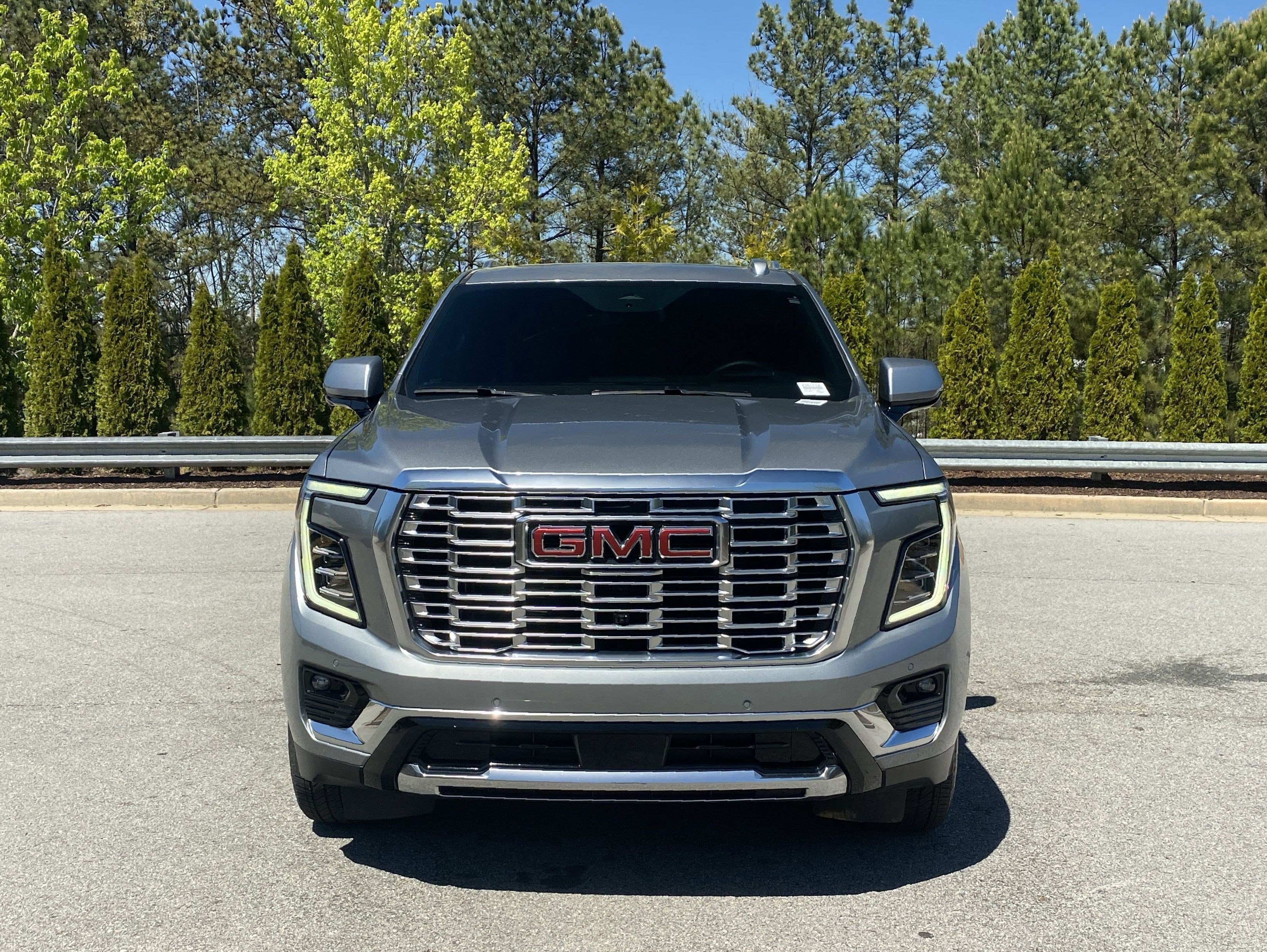 Used 2025 GMC Yukon XL Denali w/ Sun & Power Step Package image 12