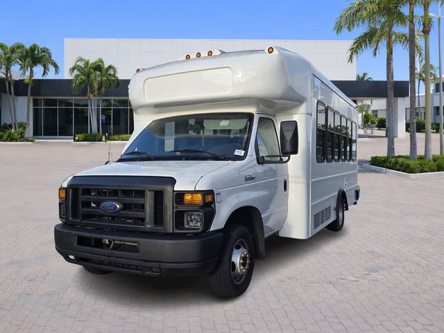 Used 2011 Ford E-450 and Econoline 450 Super Duty image 3
