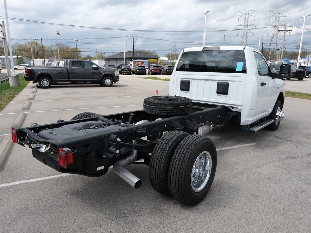 New 2024 RAM 3500 Tradesman AWD/4WD image 4