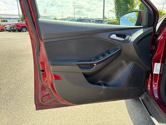 Used 2015 Ford Focus Titanium w/ Titanium Technology Package FWD image 14