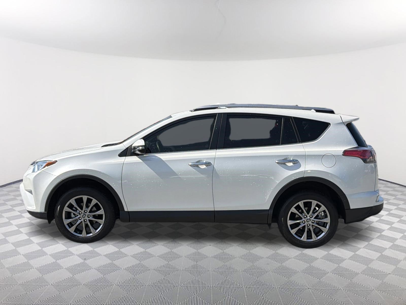 Used 2018 Toyota RAV4 Limited image 9