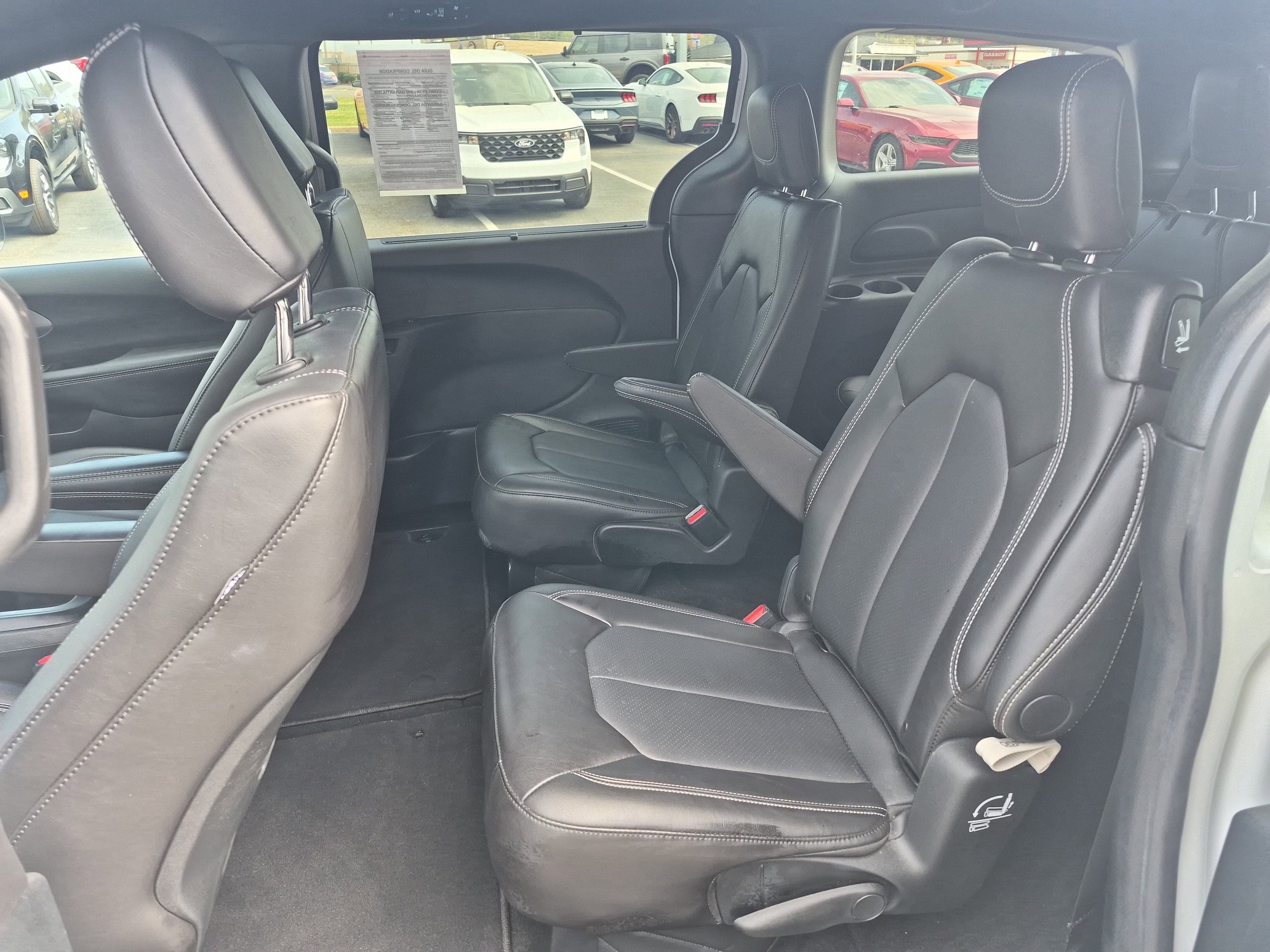 Used 2026 Chrysler Pacifica Select image 14