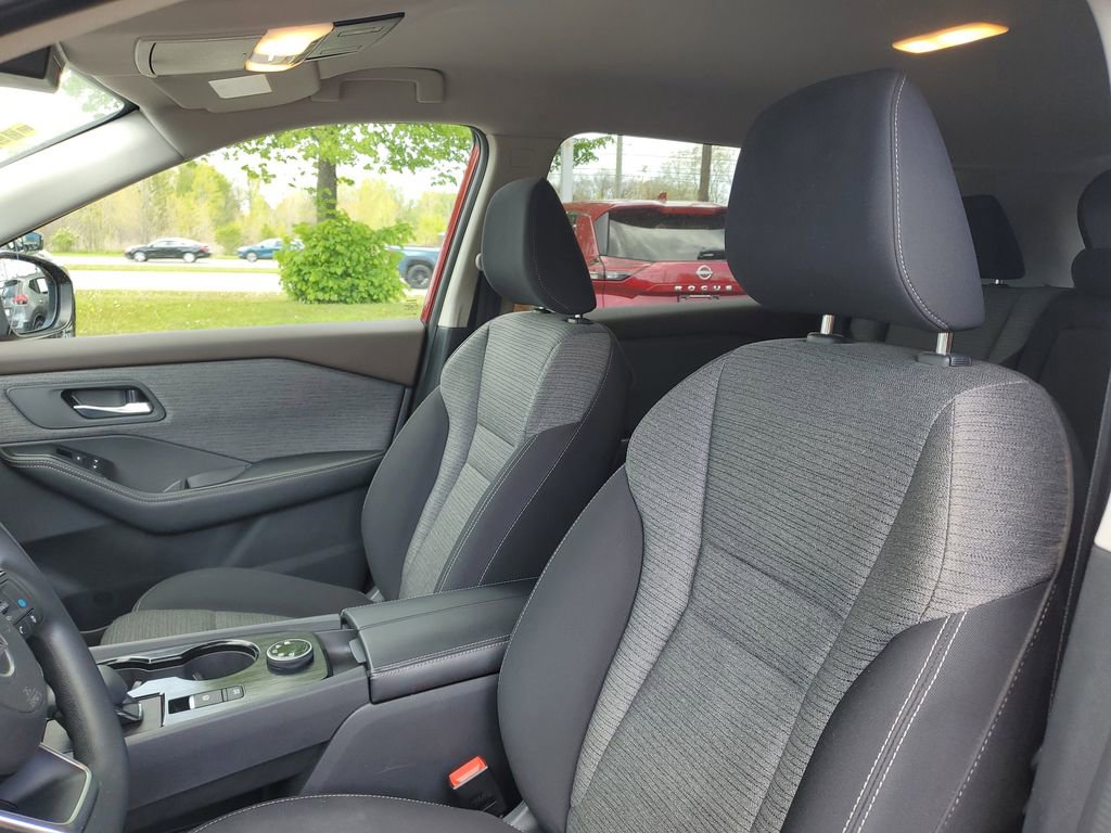Used 2021 Nissan Rogue SV AWD/4WD image 10