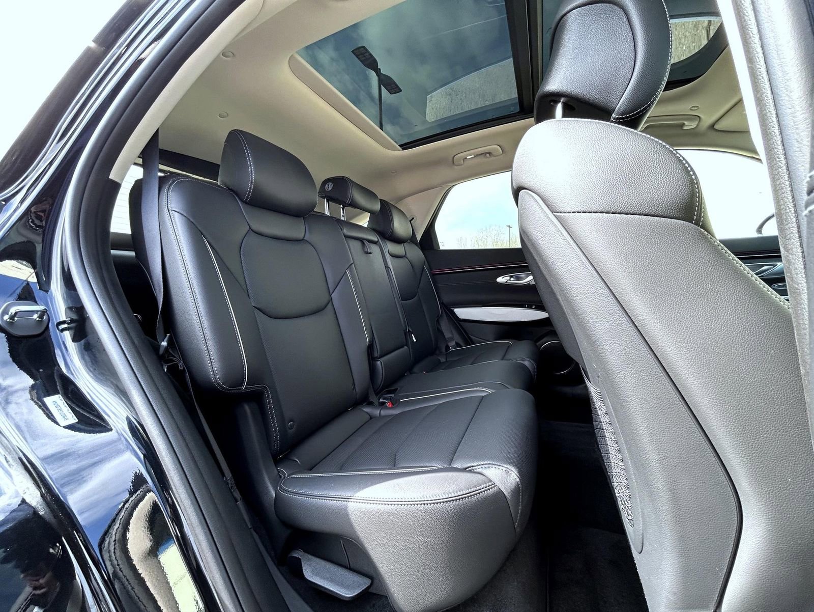 Used 2026 Genesis GV70 2.5T Advanced image 18