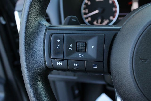 Used 2023 Nissan Rogue S image 15