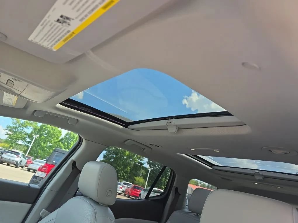 Used 2017 GMC Acadia SLT w/ LPO, Floor Liner Package FWD image 17