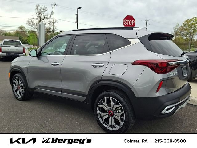 Certified 2023 Kia Seltos SX w/ SX Sunroof Package AWD/4WD image 7