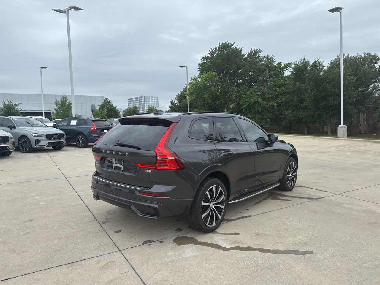 Used 2024 Volvo XC60 B5 Plus w/ Protection Package Premier AWD/4WD image 5