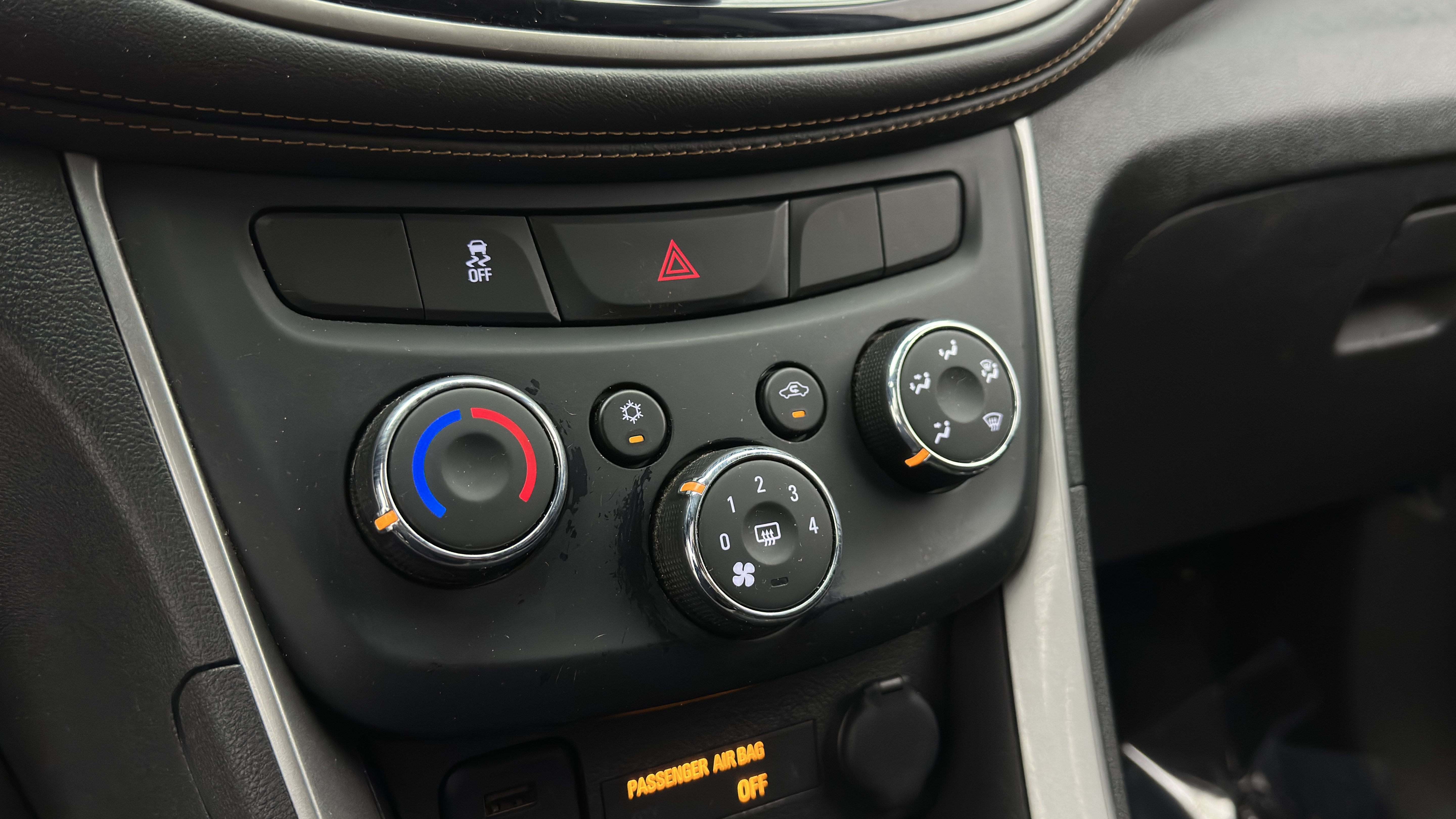 Used 2020 Chevrolet Trax LT FWD image 18