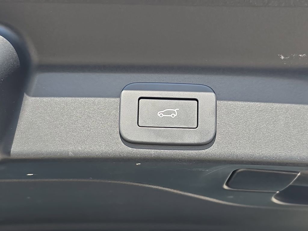 Used 2025 Jaguar F-PACE R-Dynamic S image 13