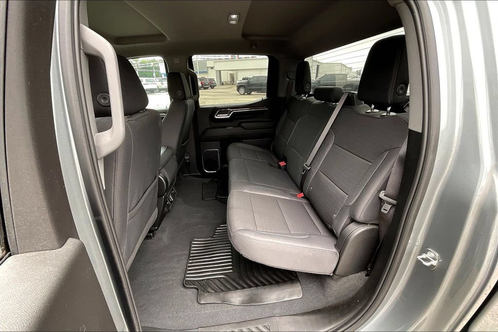 Used 2024 Chevrolet Silverado 1500 LT AWD/4WD image 7