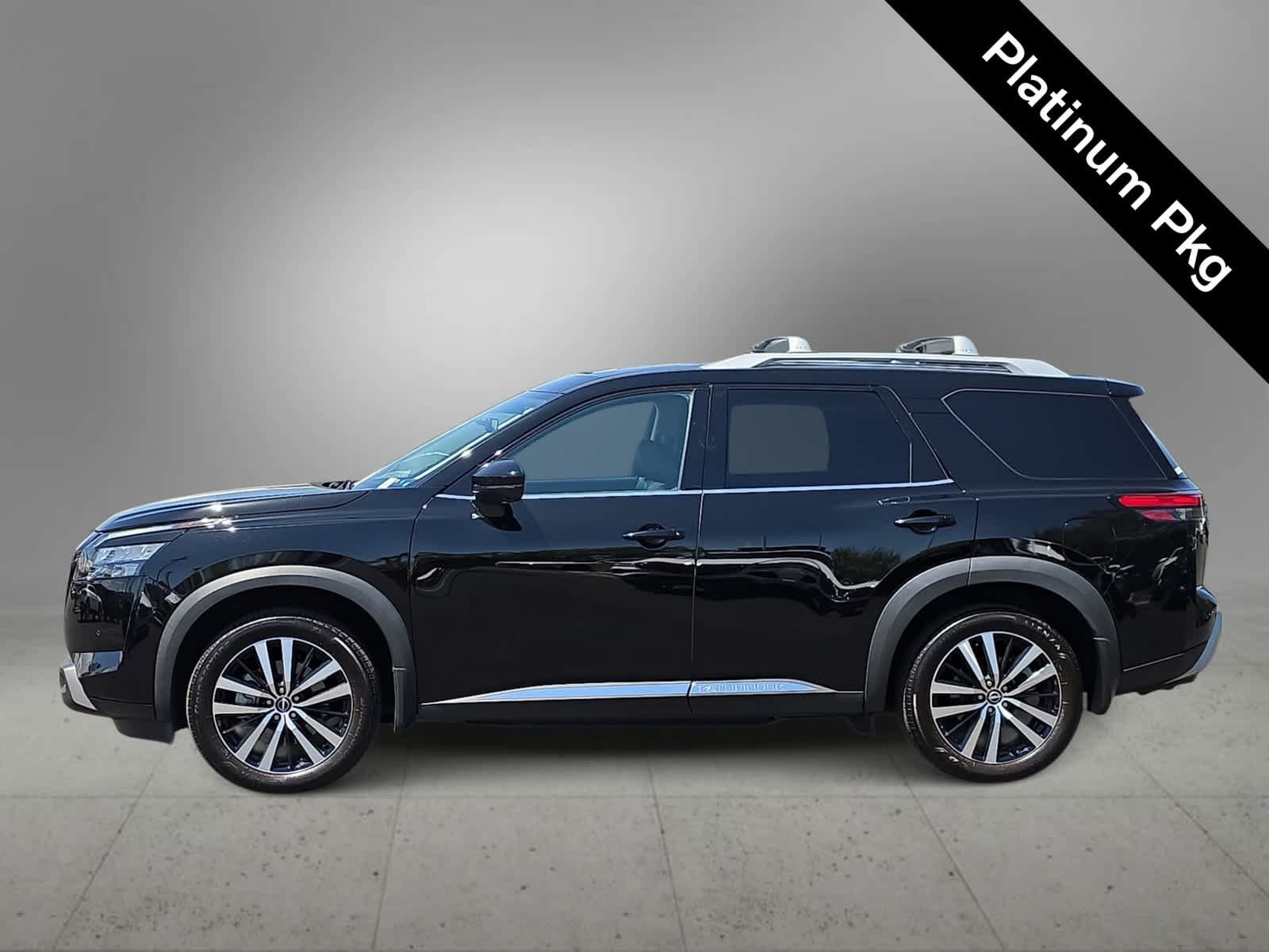 Used 2025 Nissan Pathfinder Platinum w/ Black Appearance Package FWD image 5