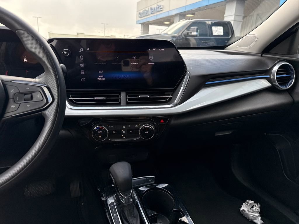 Used 2025 Chevrolet Trax LT image 20