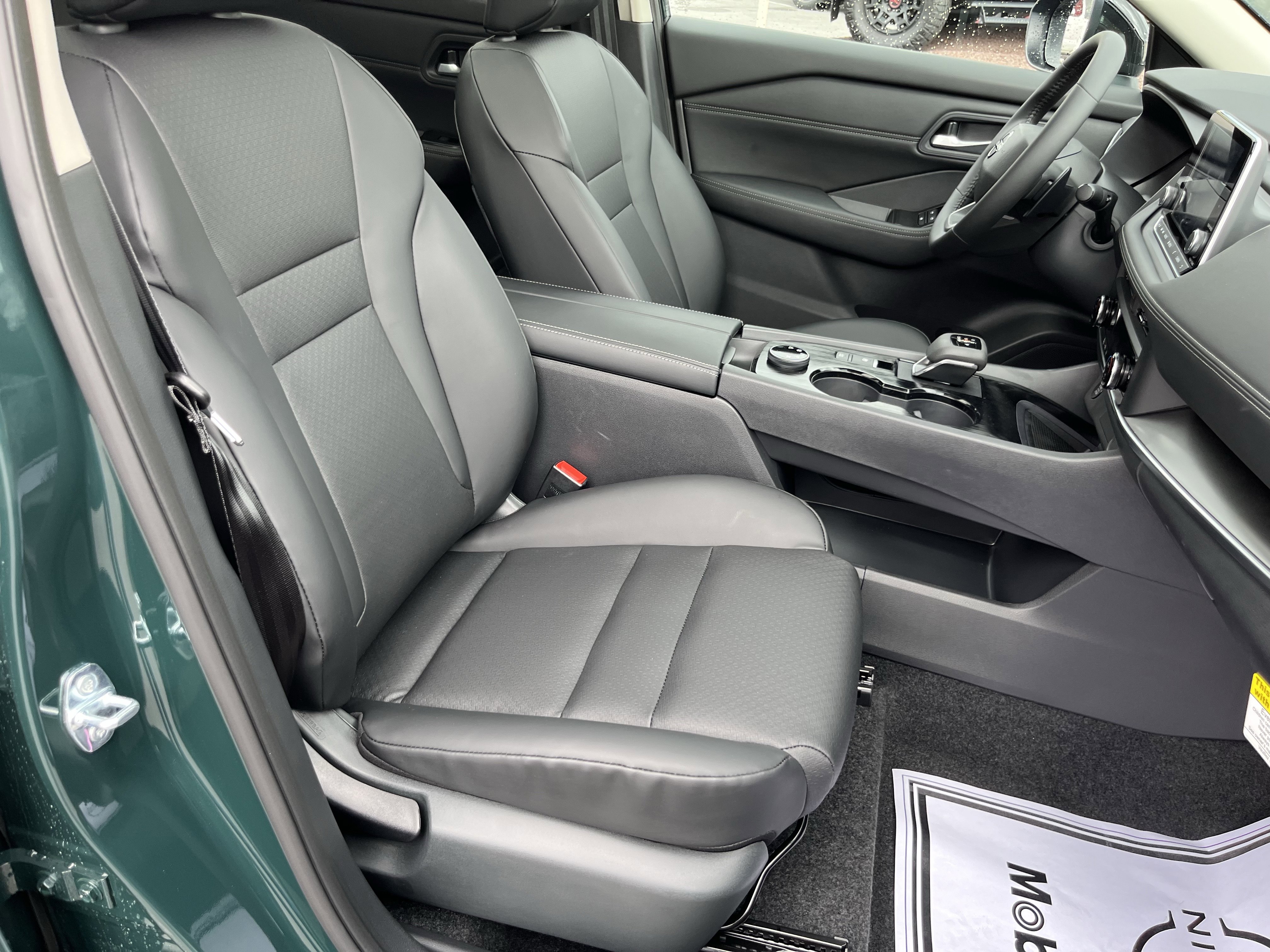 New 2026 Nissan Rogue SV AWD/4WD image 3