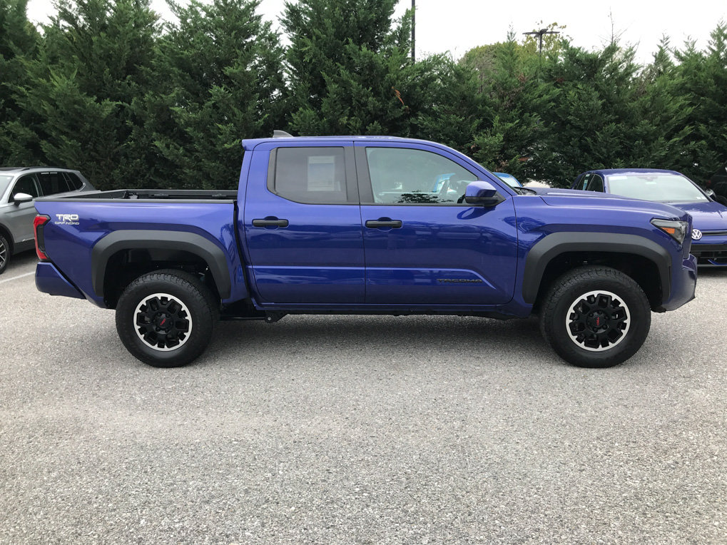 Used 2024 Toyota Tacoma TRD Off-Road AWD/4WD image 8